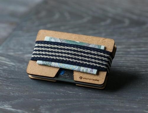 A wooden wallet with a minimalist design would make a great gift idea for a husband's 40th birthday.