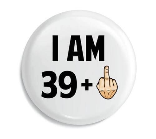 A metal badge pin for the 40th birthday.
